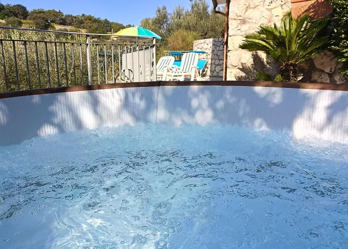 Cynara Holiday House